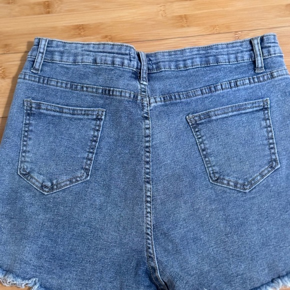 KIWI EMBELLISHED SHORTS SIZE L. NWOT - Picture 5 of 5